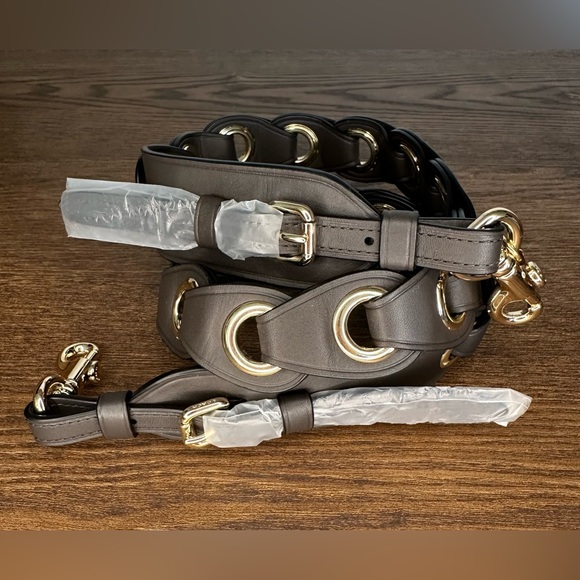 S⭕️LD‼️New Coach Linked Leather Novelty Bag Strap - Picture 2 of 4